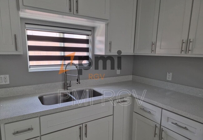Building Photo - 2113 Elsham Ave