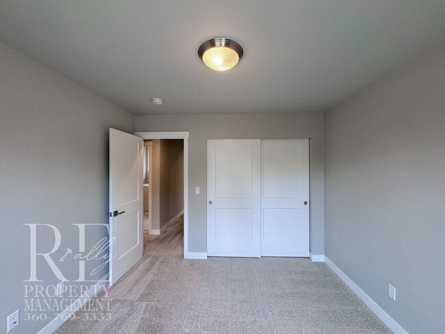 Building Photo - Modern 3-Story Bremerton Home with Water Views on Every Level