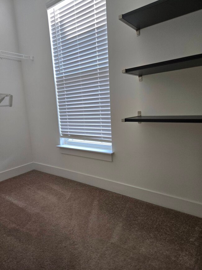 Building Photo - 1876 McQuat Pl