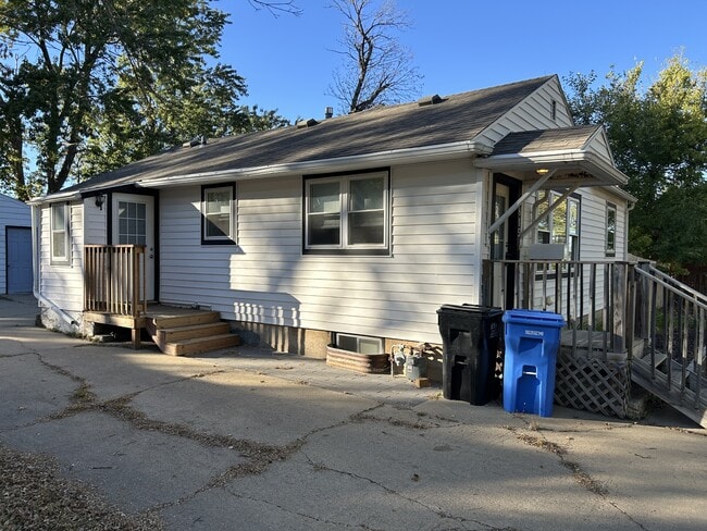 Building Photo - 815 N Mable Ave