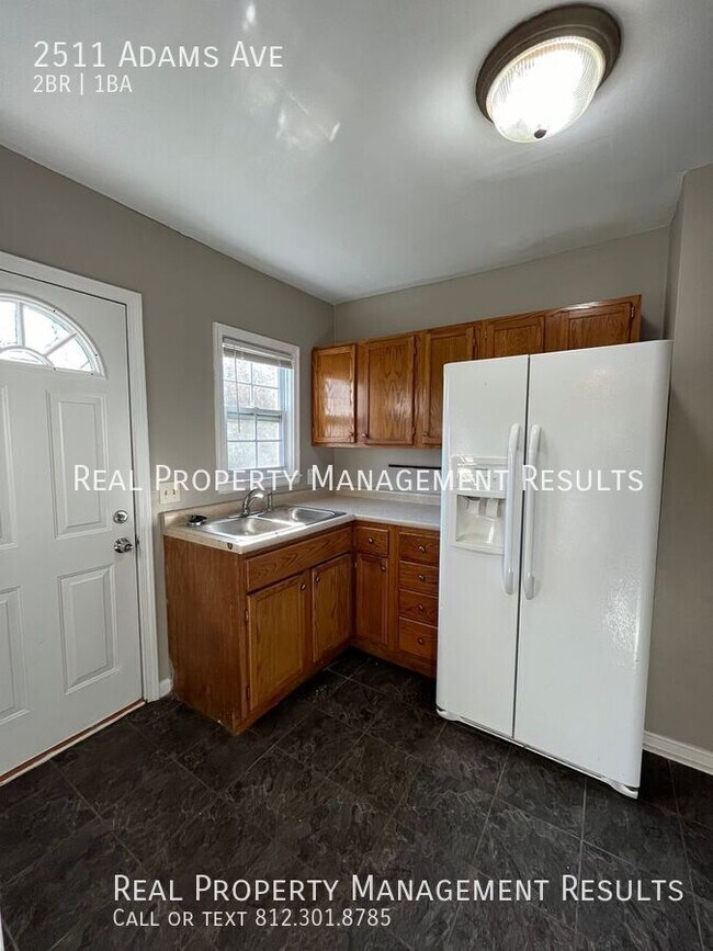 Building Photo - 2 Bedroom, 1 Bath Duplex, Eastside Location
