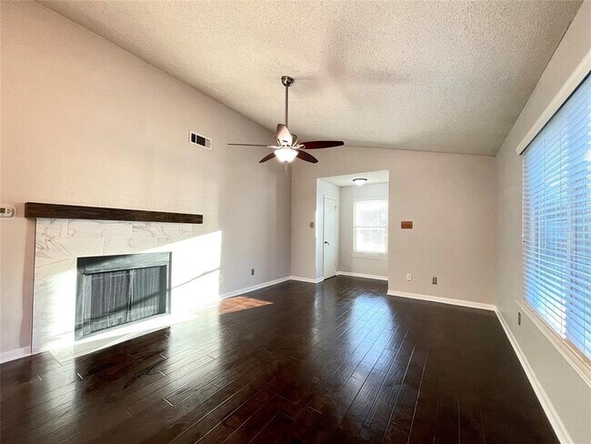 Building Photo - 5912 Avery Island Ave