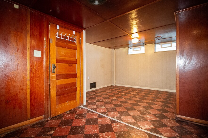 Building Photo - 423 W Capistrano Ave