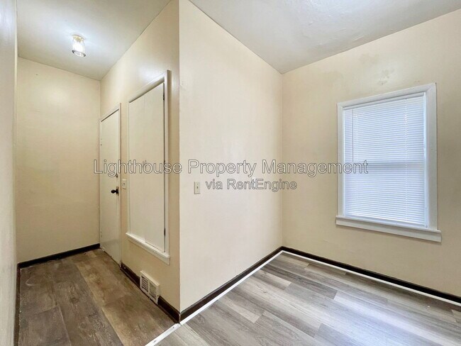 Building Photo - 441 White Ave