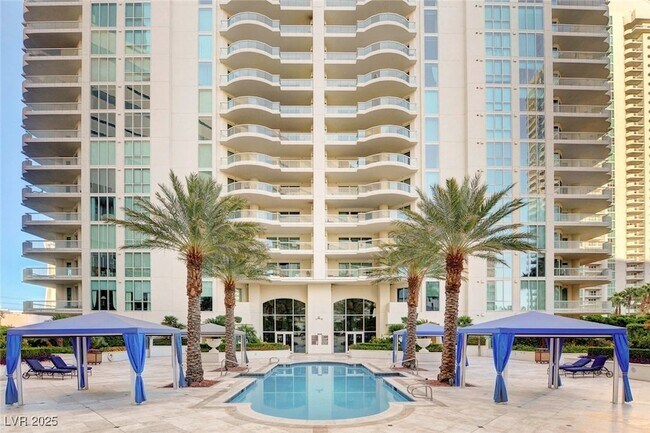 Building Photo - 2747 Paradise Rd