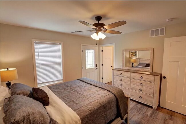 Building Photo - 10008 Aspen Ln