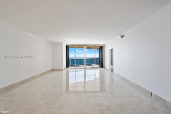 Building Photo - 2 br, 3 bath Condo - 3200 N Ocean Blvd Apt...