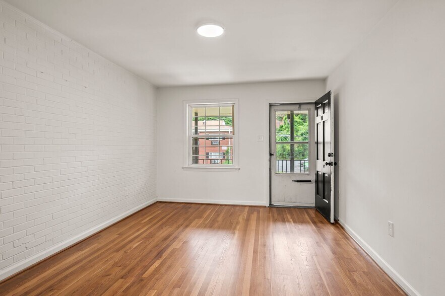 Building Photo - 1640 W Northwest Blvd