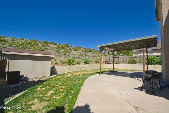 Building Photo - 3075 Roxbury Dr