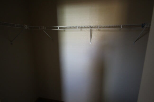 Building Photo - SW Redmond 3 Bdrm House, 2 Bath, Gas Heat & A/C, Patio & Fenced Yard, Dbl Garage