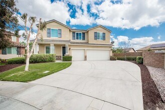 Building Photo - LUXURY LIVING