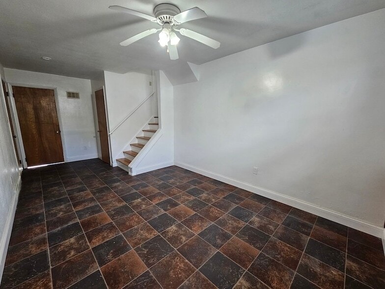 Building Photo - 677 Peach Tree Ln