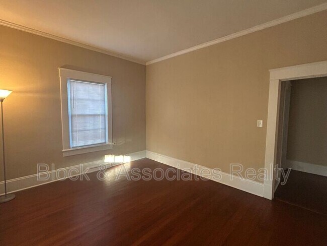 Building Photo - 1304 Bogart St