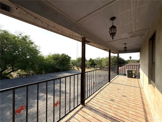 Building Photo - 18 Moorefield Rd