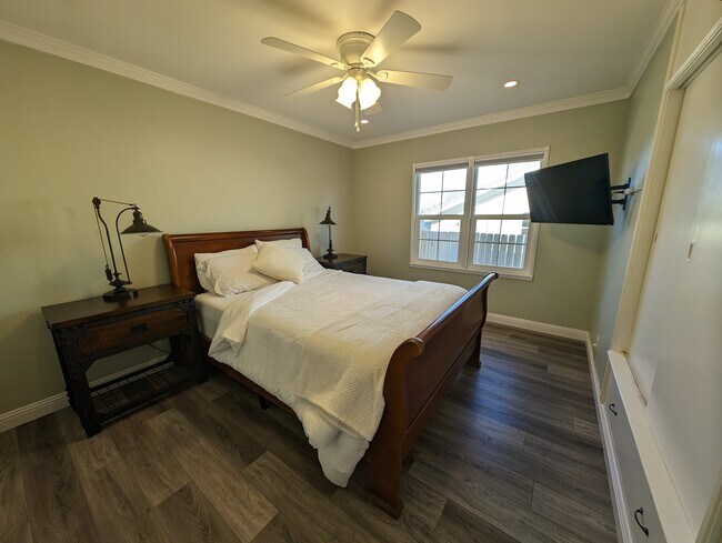 Building Photo - 411 Birch St