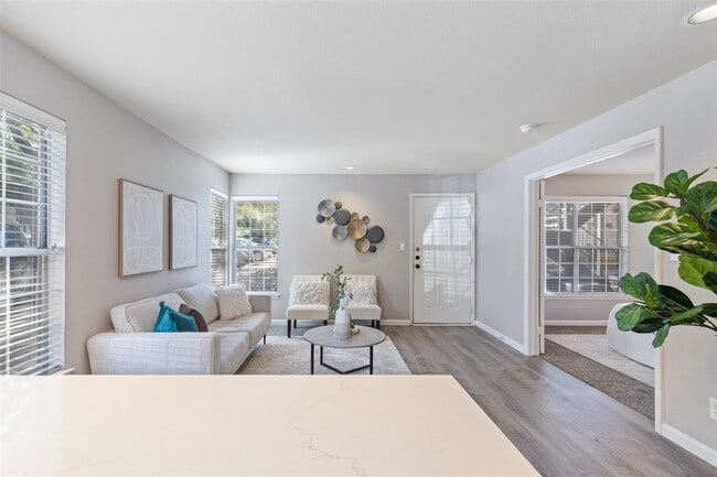 Building Photo - 7685 Northcross Dr