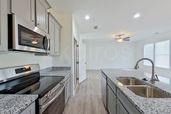 Building Photo - 304 Silver Maple Ln