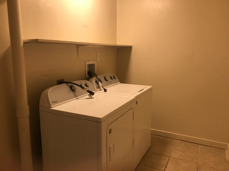 Building Photo - 368 N Market St