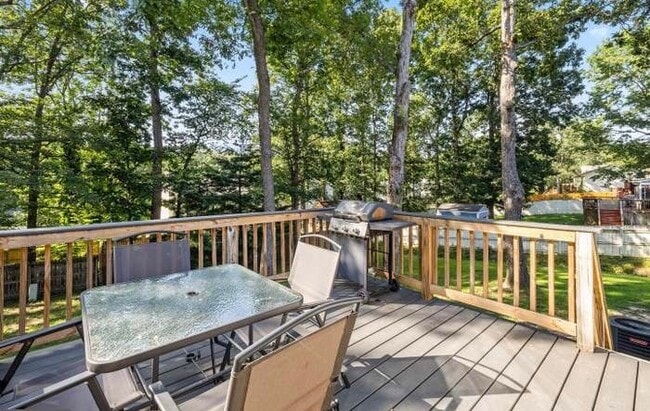 Building Photo - 10612 Holleybrooke Dr