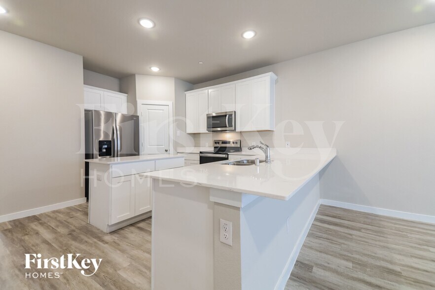 Building Photo - 324 Nima Ln