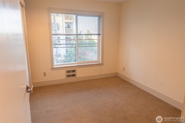 Building Photo - 2Bd/2Ba Seattle Condo