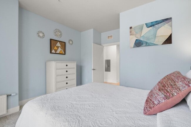 Building Photo - Luxury condo in the heart of downtown Santa Cruz!