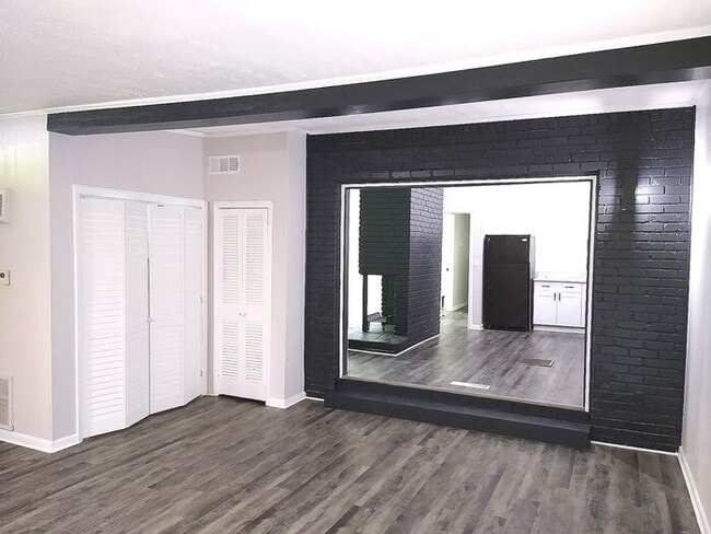 Building Photo - 3 bedroom 1.5 bath in East Point, GA