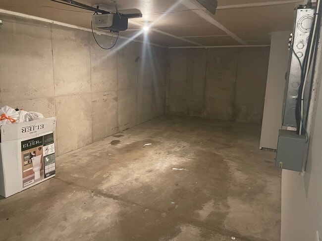 Building Photo - 9073 Scarlet Globe Dr