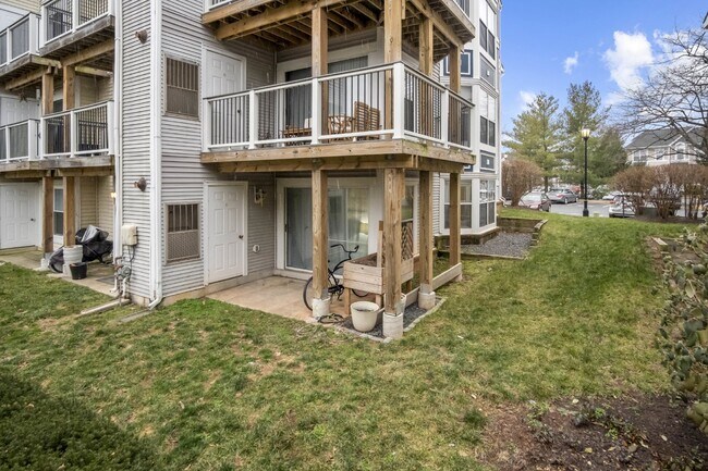 Building Photo - Comfortable, convenient, and well located Ashburn condo.