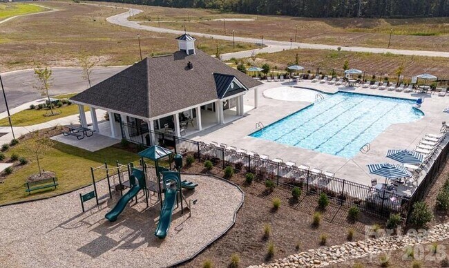 Building Photo - 1720 Vanderlyn St