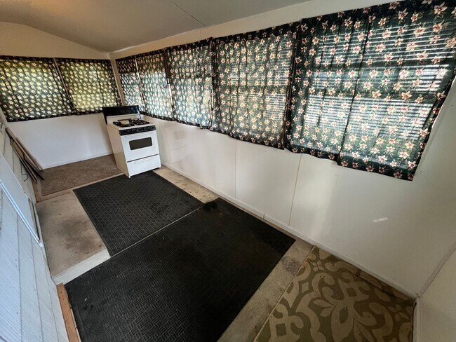 Building Photo - Newly Remodeled 3 Bedroom House!