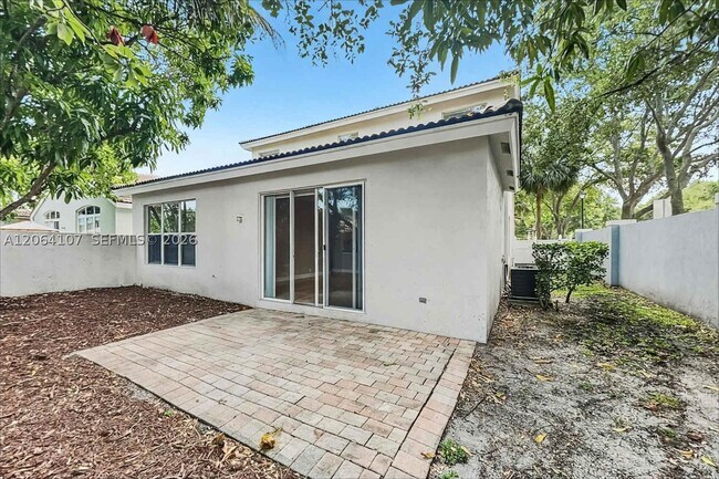 Building Photo - 1250 W Magnolia Cir