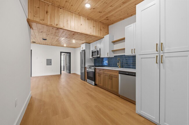 Building Photo - 14 Westervelt Pl