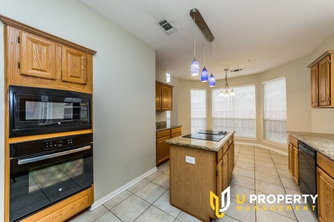 Building Photo - Great location, nice community! Make it yo...