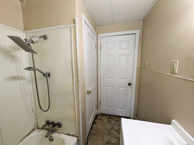 Building Photo - 3350 Cherry Dr