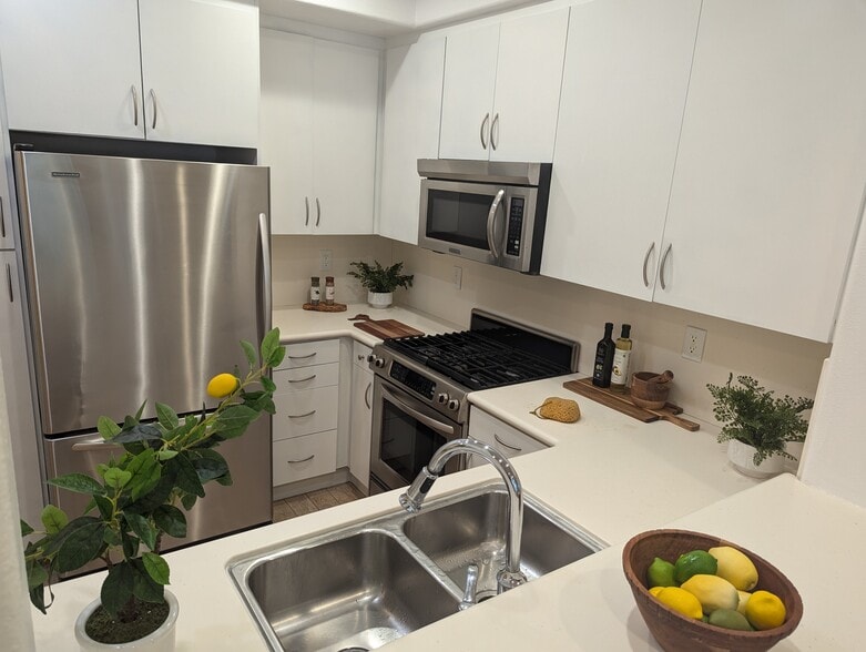 Building Photo - 7100 Playa Vista Dr