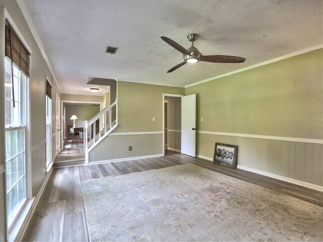 Building Photo - 4512 Woodlawn Lake Dr