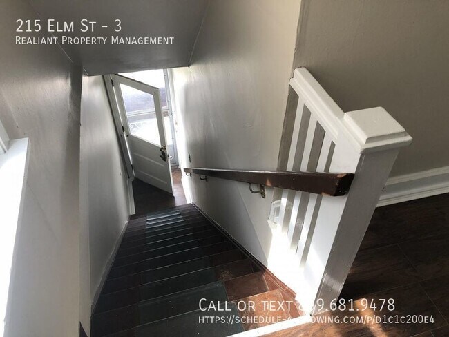 Building Photo - 215 Elm St