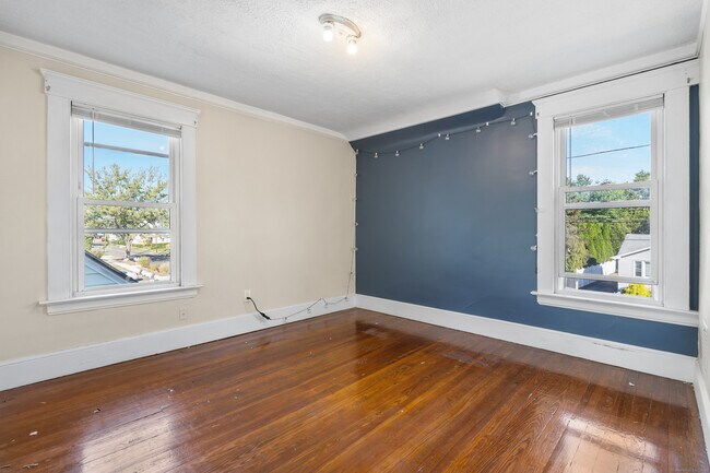 Building Photo - 304 Fairview Ave