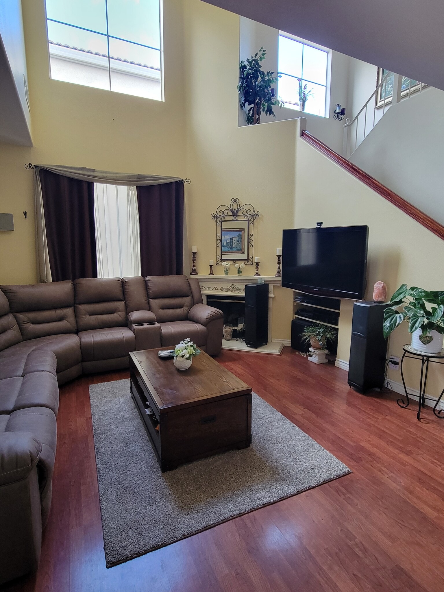 Living room - 59 Hawaii Dr