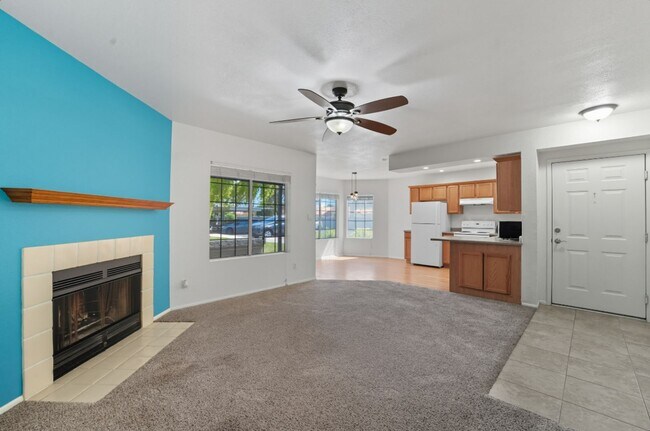 Building Photo - Spacious 3 Bed/2 Bath Home in Lush Crestvi...