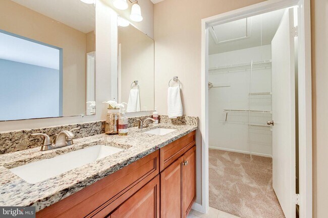 Building Photo - 8624 Venoy Ct