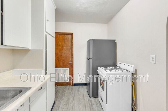 Building Photo - 49 S Burgess Ave