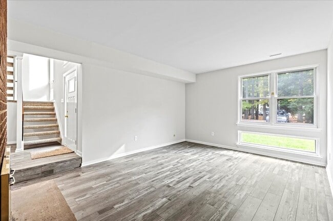 Building Photo - 421 Barton Run Blvd