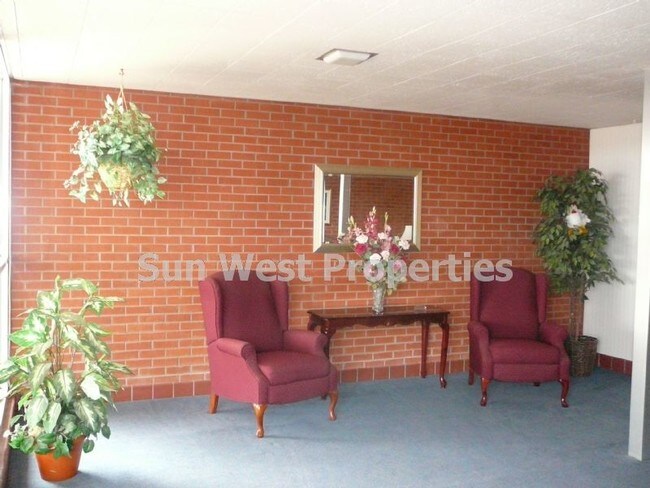 Building Photo - Gated Community!