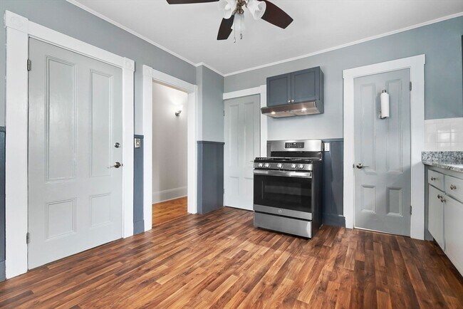 Building Photo - 17 Lothrop St