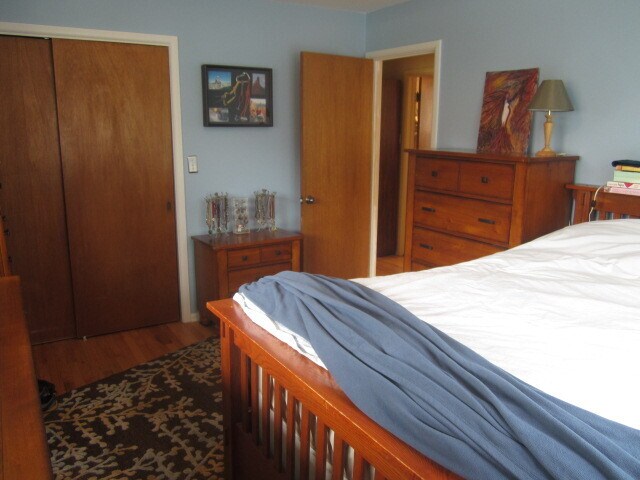 Building Photo - 3 Bed 2 Bath Martin Acres Home With Large Backyard & Flatiron Views!