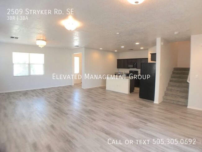 Building Photo - Amazing 3 Bedroom in Mesa del Sol! Lots of...