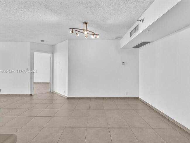 Building Photo - 3530 Mystic Pointe Dr