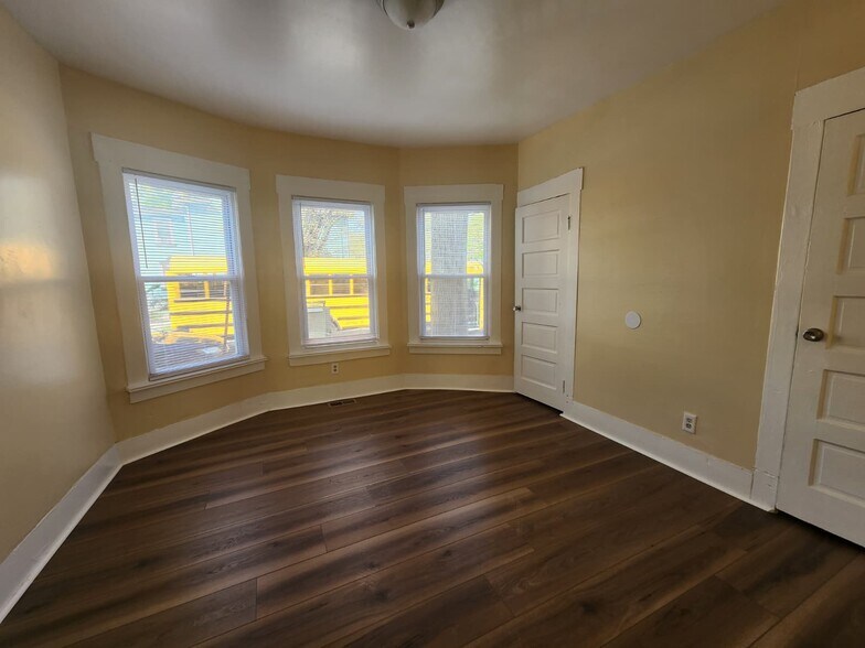Building Photo - 722 Winchester Ave